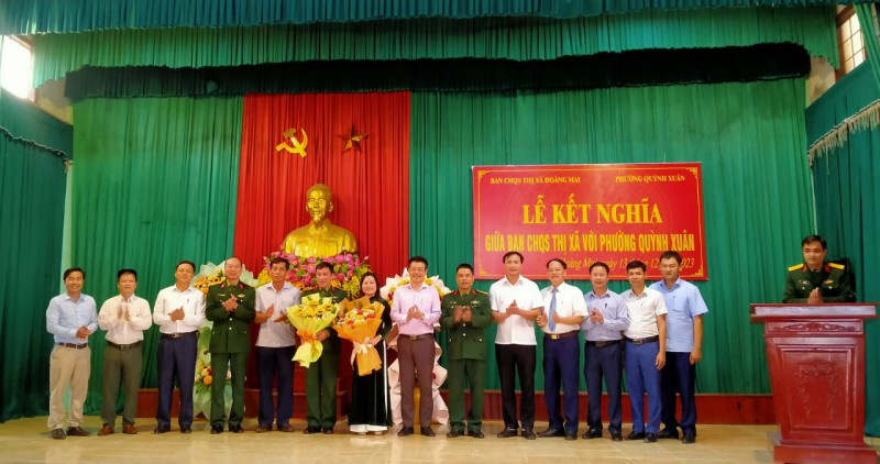 Lễ kết nghĩa giữa Ban chỉ huy Quân sự thị xã và phường Quỳnh Xuân