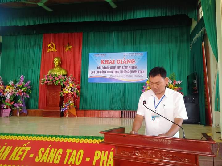 Ông Hồ Văn Bình, Phó Chủ tịch UBND phường Quỳnh Xuân phát biểu khai mạc buổi khai giảng