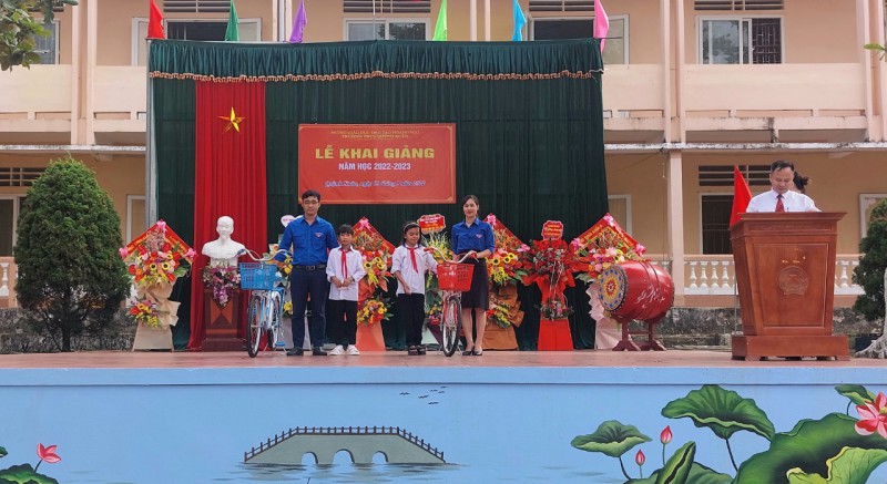 Đoàn phường Quỳnh Xuân với chương trình tiếp sức đến trường