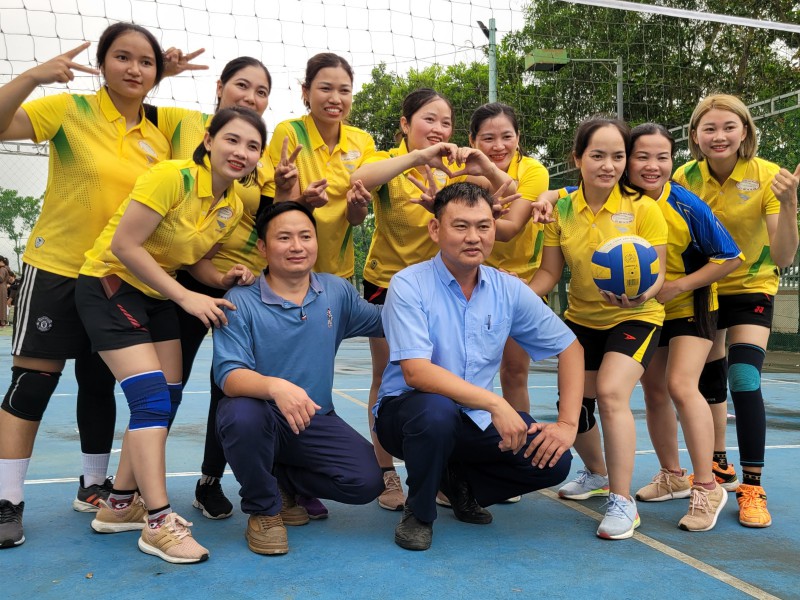 Đội bóng chuyền nữ phường Quỳnh Xuân tham dự và đạt chức vô địch giải thể theo chào mừng kỷ niệm 10 năm thành lập thị xã Hoàng Mai