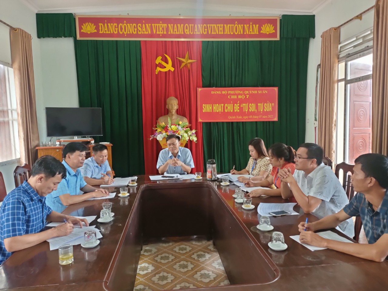 Chi bộ 7, Đảng ủy phường Quỳnh Xuân tổ chức buổi sinh hoạt chuyên đề “Tự soi, tự sửa”