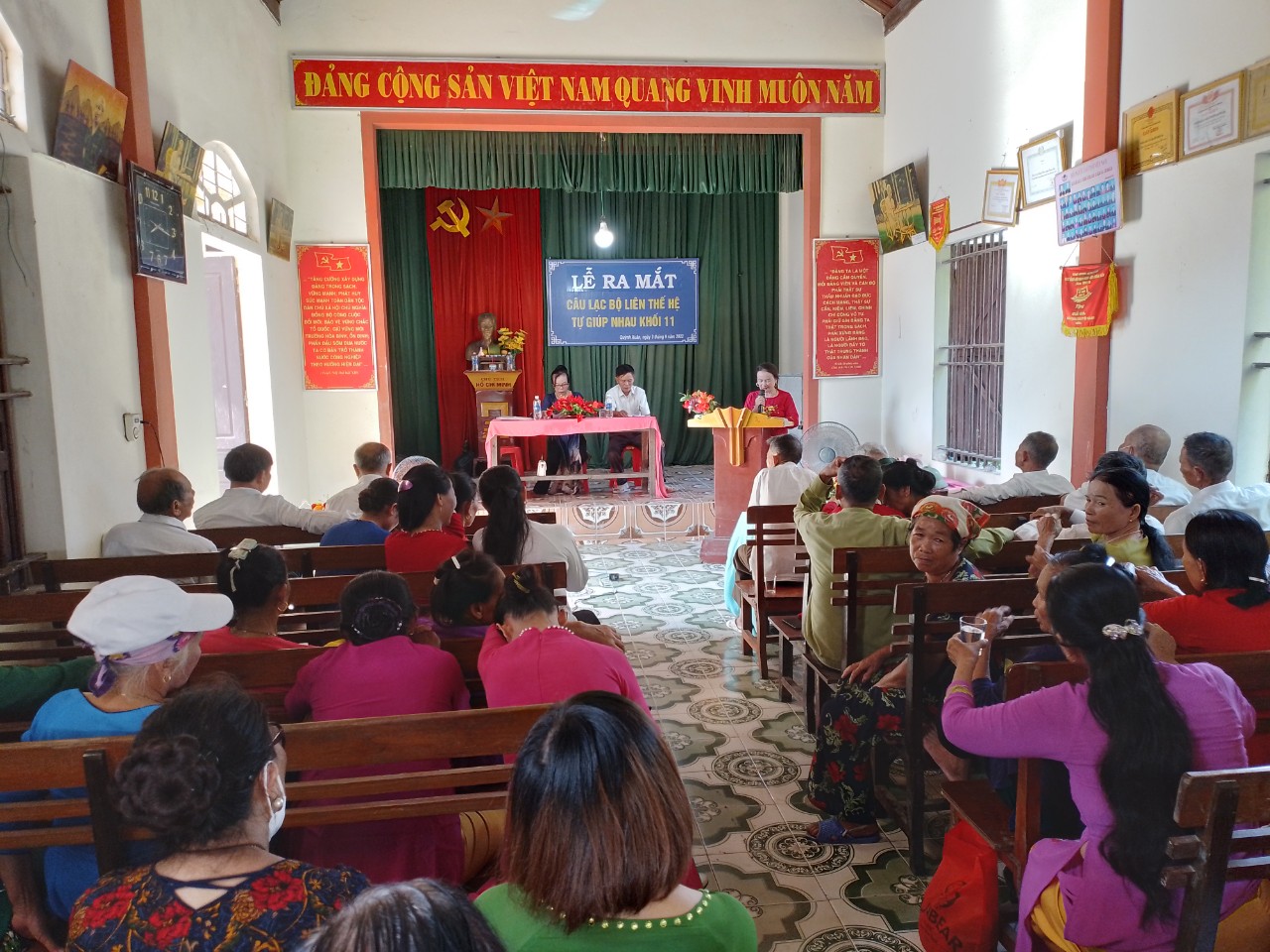 Lễ ra mắt Câu lạc bộ Liên thế hệ tự giúp nhau tại khối 11 phường Quỳnh Xuân